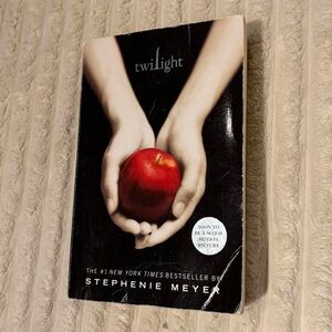 Twilight by Stephenie Meyer - Black and Red Cover